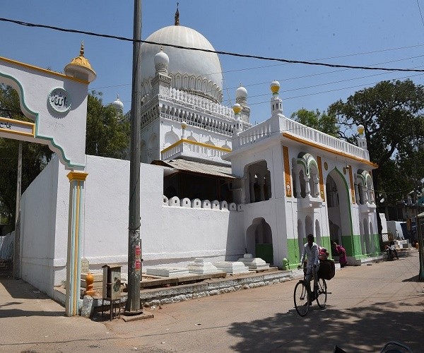 Detailing dargahs of Deccan in 'Culture of Amity' - The Hindu