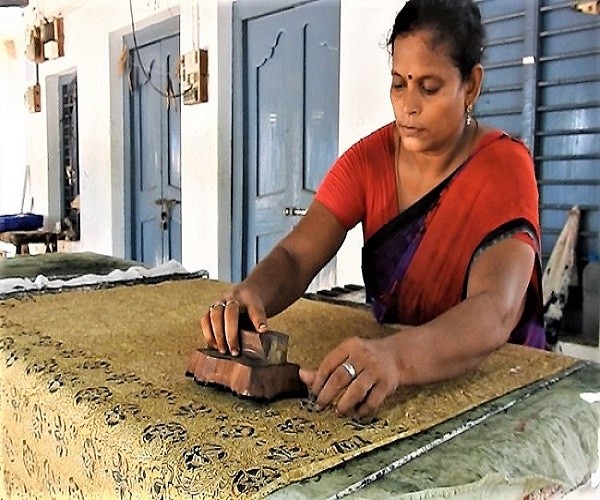 Stunning and beautiful Sumedha wearing @handmadeandhandlooms pedana block  printed mul cotton kalamkari saree. You are looking so so pretty.… |  Instagram